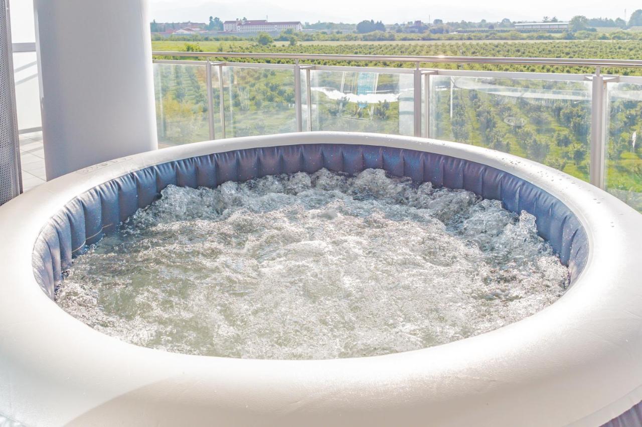 Glass House Cuneo Bagian luar foto